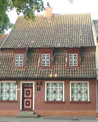 Aukštoji g. 7, 2002m.