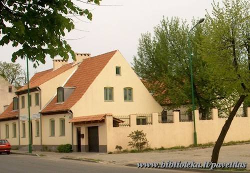 Tilžės g.15, 2002 m.