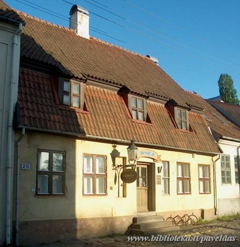 Turgaus Platz 27, 2002.