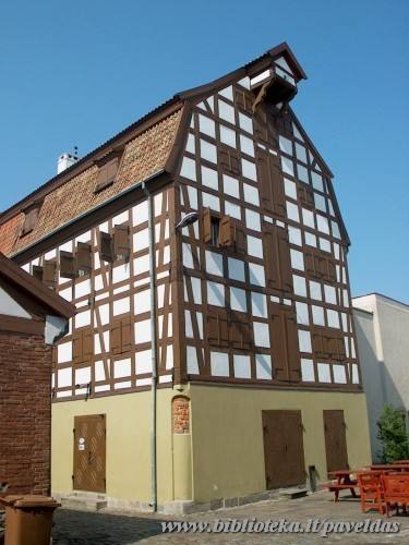 Aukstoji Str. 3, 2002.