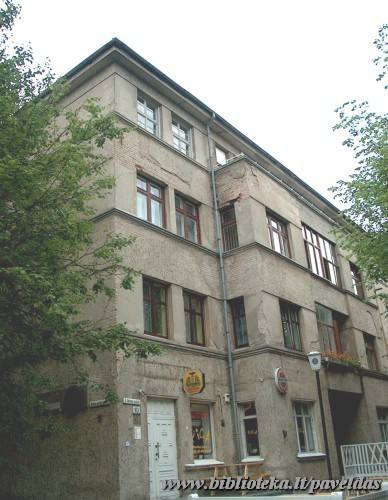 S. Nėries g. 10, 2002 m.